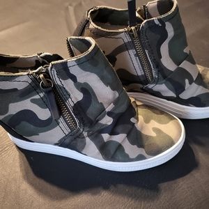 Camo wedge sneakers